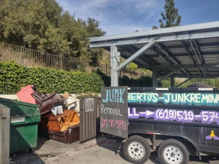 Roberto's junk removal JunkYard in San Diego (CA) - photo 4