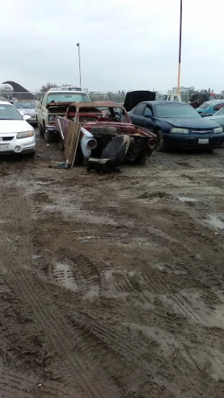 Steers Towing JunkYard in Visalia (CA) - photo 2