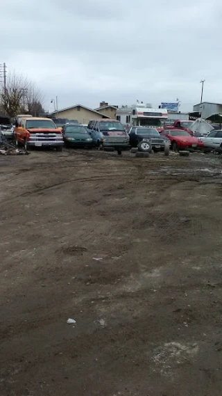 Steers Towing JunkYard in Visalia (CA) - photo 3