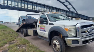 Roadside Towing & Recovery - Aurora Tow Truck Service - photo 1