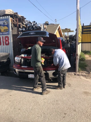 4 J's Auto Dismantling JunkYard in Torrance (CA) - photo 1