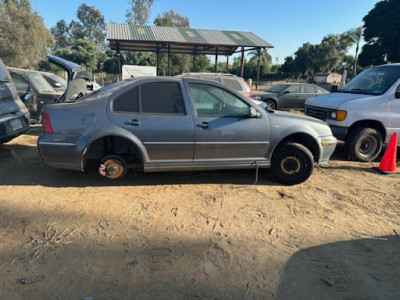 Sunset Cash Four Cars JunkYard in Ontario (CA) - photo 3