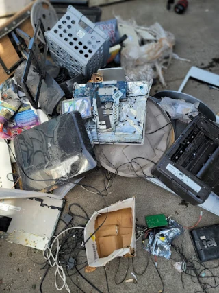 HAULS ALL RECYCLING JunkYard in Berkeley (CA) - photo 3