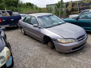 R & S Towing JunkYard in New Orleans (LA) - photo 4