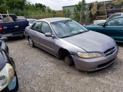 R & S Towing JunkYard in New Orleans (LA) - photo 4