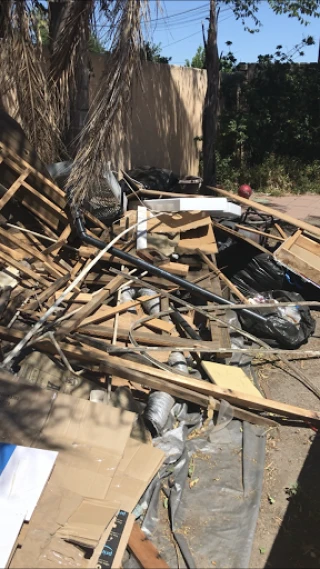 Men In Trash JunkYard in Stockton (CA) - photo 2