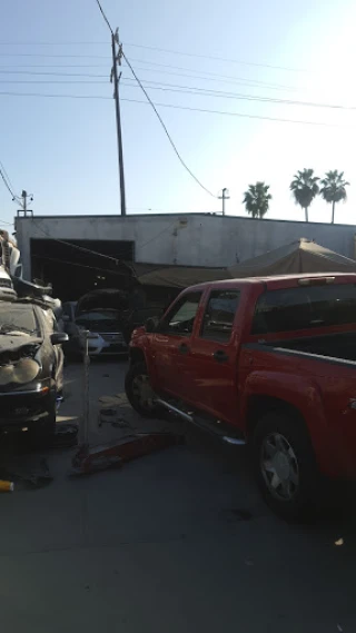 B & R Auto Dismantling & Body JunkYard in Long Beach (CA) - photo 2