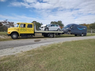 Mike's Towing & Transport JunkYard in Cary (NC) - photo 4