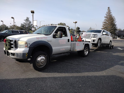 University Towing and Road Service JunkYard in Salinas (CA) - photo 1