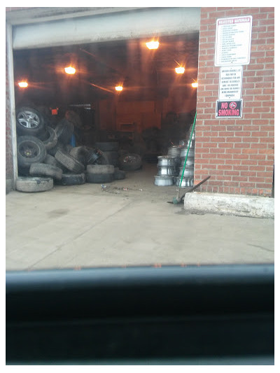 Brewer Salvage JunkYard in Lansing (MI) - photo 2