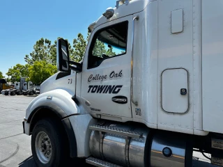 College Oak Towing - photo 1