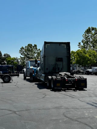 College Oak Towing JunkYard in Sacramento (CA) - photo 3