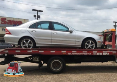 Fountain City Towing Company JunkYard in Overland Park (KS) - photo 3