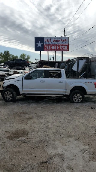 L & E Auto Parts JunkYard in Houston (TX) - photo 4