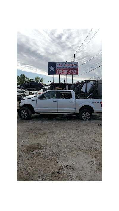 L & E Auto Parts JunkYard in Houston (TX) - photo 4