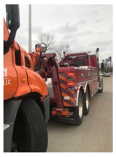 Roberts Heavy Duty Towing JunkYard in Lexington (KY) - photo 2