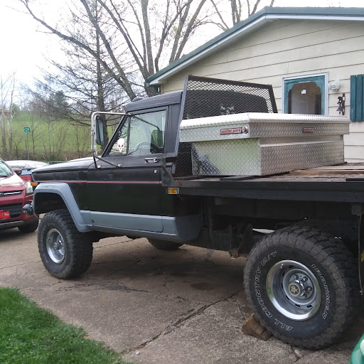 Rhodes Salvage JunkYard in Huntington (WV)