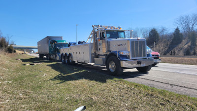 Fox Towing & Truck Service Inc. JunkYard in Cincinnati (OH) - photo 3