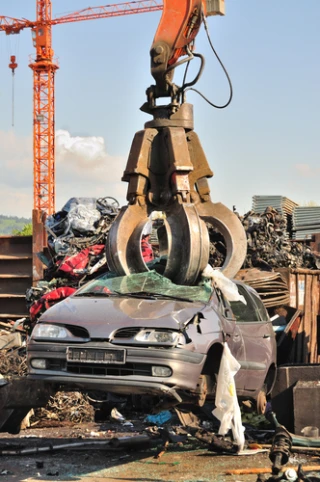 Alberto auto junk JunkYard in Lancaster (CA) - photo 1