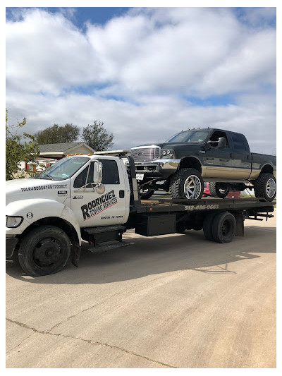 Rodriguez Towing Services: Gruas en Austin, TX JunkYard in Austin (TX) - photo 2