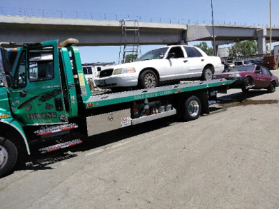 Cruz Towing Service - Tow Truck Service & Auto Towing Company La Puente CA JunkYard in Lancaster (CA) - photo 1