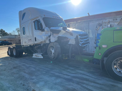 Comrade Carriers Towing & Recovery JunkYard in Chicago (IL) - photo 3