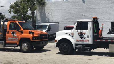 FoX Towing JunkYard in Miami (FL) - photo 1