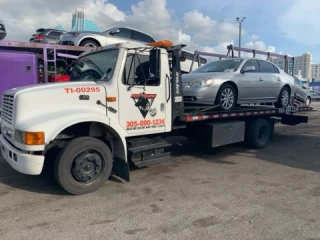 FoX Towing JunkYard in Miami (FL) - photo 4