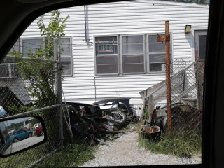 C & H Auto Parts and Sales Inc. JunkYard in Kansas City (MO) - photo 4