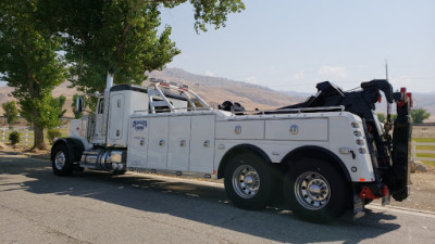 Charlie's 24hr Towing & Heavy Duty JunkYard in Los Angeles (CA) - photo 1