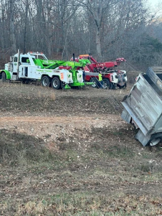 Thomas Towing & Recovery JunkYard in Springfield (MO) - photo 2