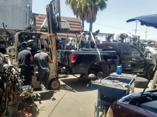 Omar Auto Parts or On Time Auto Registration JunkYard in Burbank (CA) - photo 3