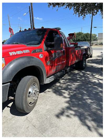 Alanis Wrecker Service JunkYard in San Antonio (TX) - photo 1