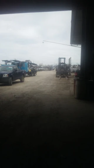 J & S Truck & Auto Parts JunkYard in El Paso (TX) - photo 3