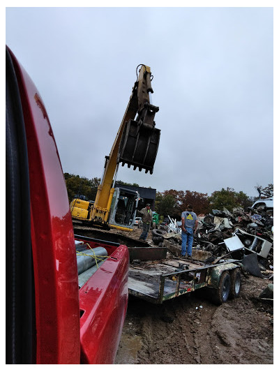 Perlow Salvage JunkYard in St. Louis (MO) - photo 2