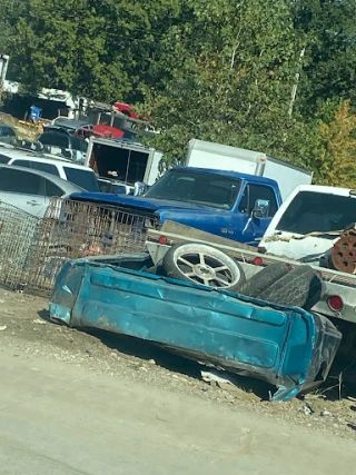 Perlow Salvage JunkYard in St. Louis (MO) - photo 3