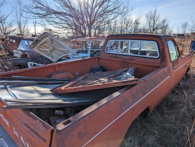 Watts Repair Salvage & Auto JunkYard in Lincoln (NE) - photo 3