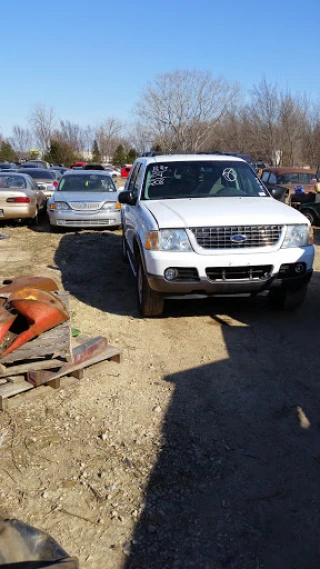 Emporia Auto Recycling JunkYard in Kansas City (KS) - photo 3