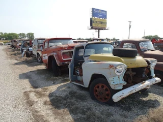 Nobody's Auto Recycling Inc JunkYard in Kansas City (KS) - photo 2