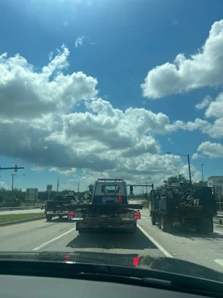 Sisters Towing and Transportation JunkYard in West Palm Beach (FL) - photo 2