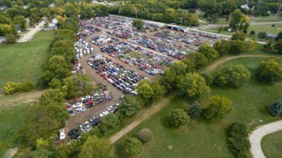 Lincoln Truck & Auto Parts JunkYard in Bloomington (IL) - photo 2