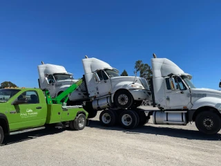 Pine Towing JunkYard in Richmond (CA) - photo 4