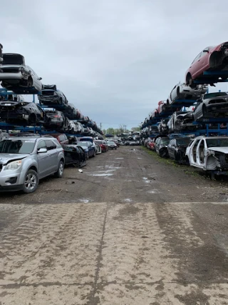 Holbrook Auto Parts Highland Park JunkYard in Detroit (MI) - photo 2