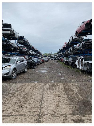 Holbrook Auto Parts Highland Park JunkYard in Detroit (MI) - photo 2