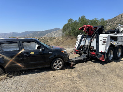 Mid Valley Towing JunkYard in Glendale (CA) - photo 4