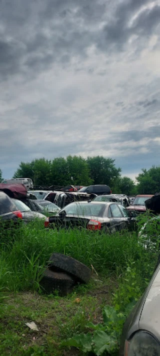 Kaiser Wrecking JunkYard in Milwaukee (WI) - photo 2