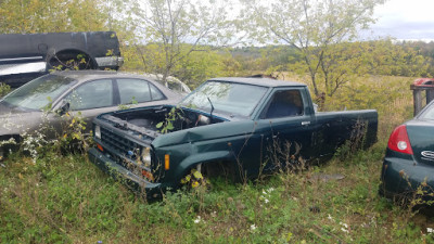 Kaiser Wrecking JunkYard in Milwaukee (WI) - photo 4