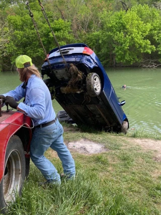 Randy's Wrecker Services JunkYard in Austin (TX) - photo 4