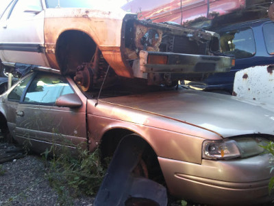 Broadway Auto Parts-Glass Ltd JunkYard in Chicago (IL) - photo 4