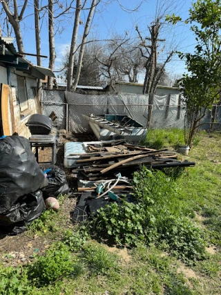 Bakersfield Strong hauling and junk removal JunkYard in Bakersfield (CA) - photo 3